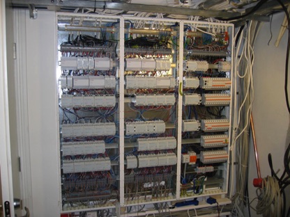 Ison talo &auml;lykeskus vie my&ouml;s ison tilan.